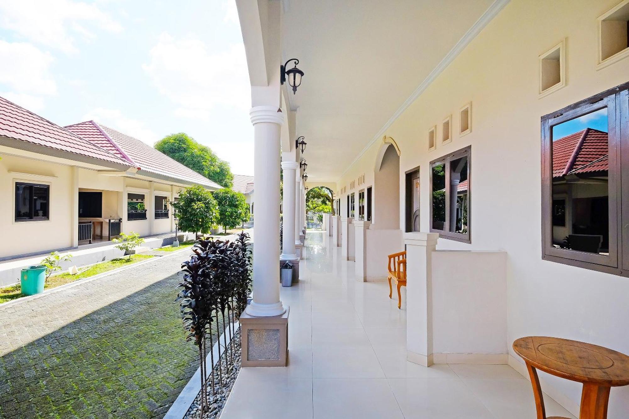 Collection O 91046 Hotel Remaja Indah Masamba エクステリア 写真