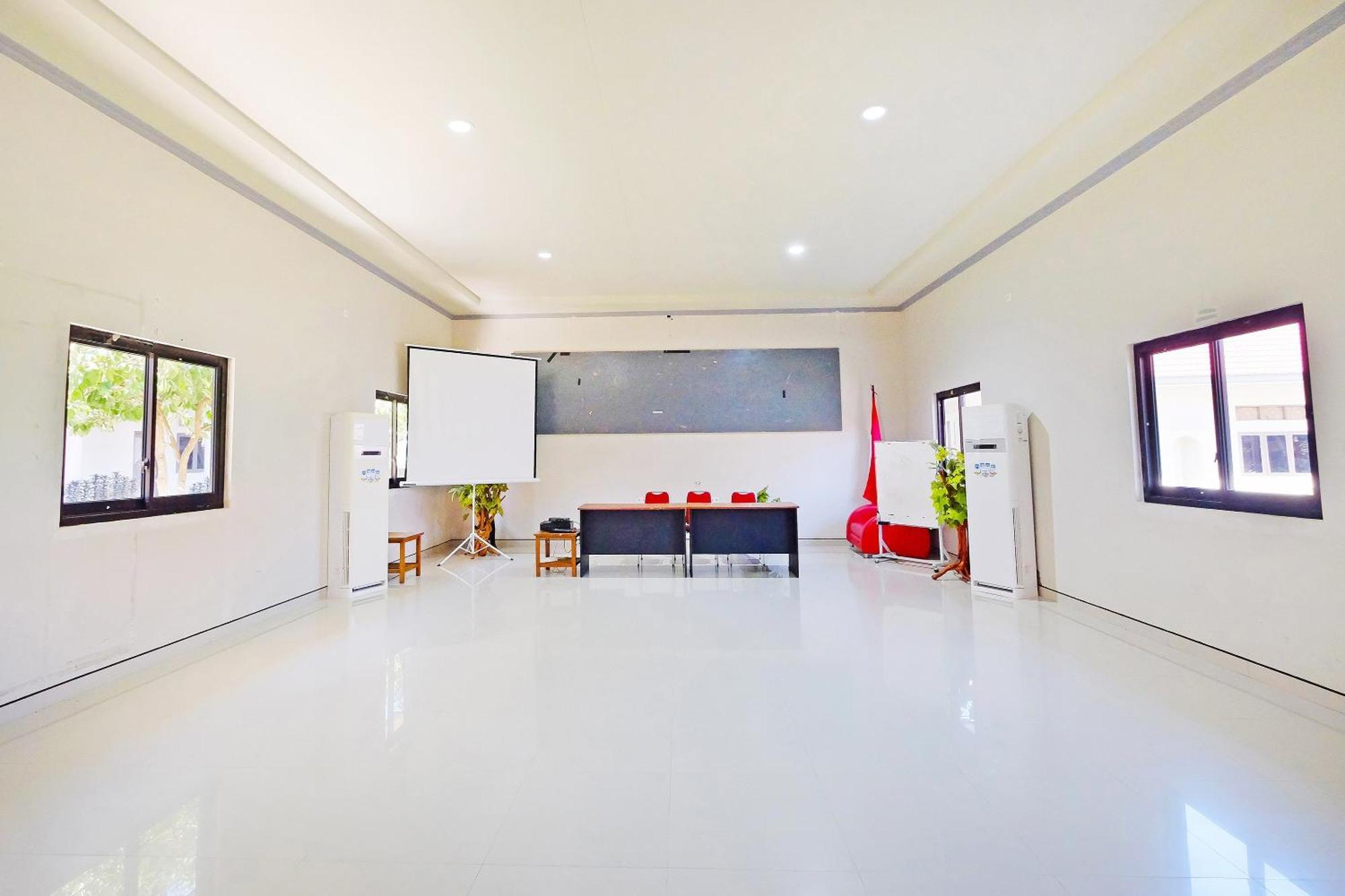 Collection O 91046 Hotel Remaja Indah Masamba エクステリア 写真