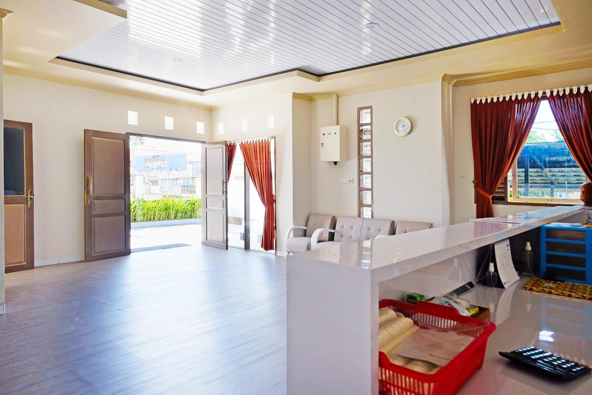 Collection O 91046 Hotel Remaja Indah Masamba エクステリア 写真