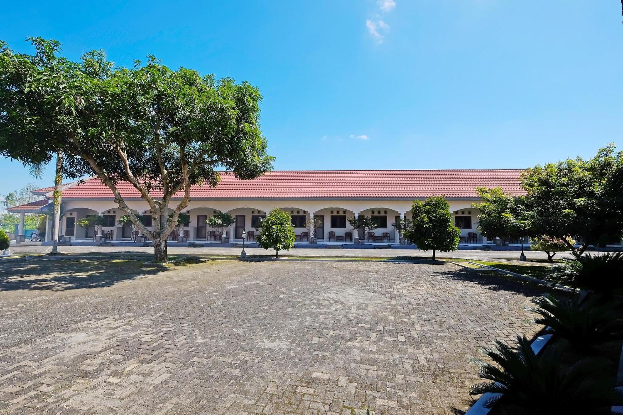 Collection O 91046 Hotel Remaja Indah Masamba エクステリア 写真